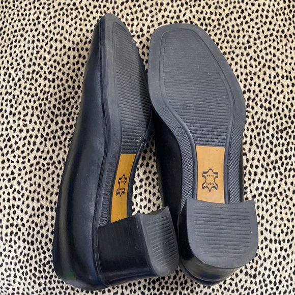 Feet First Shoes - Picture 2 of 6